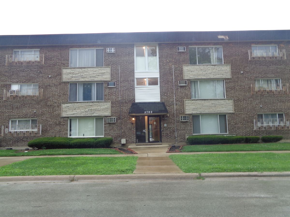  Rented Chicago Ridge Illinois, 5720 108th