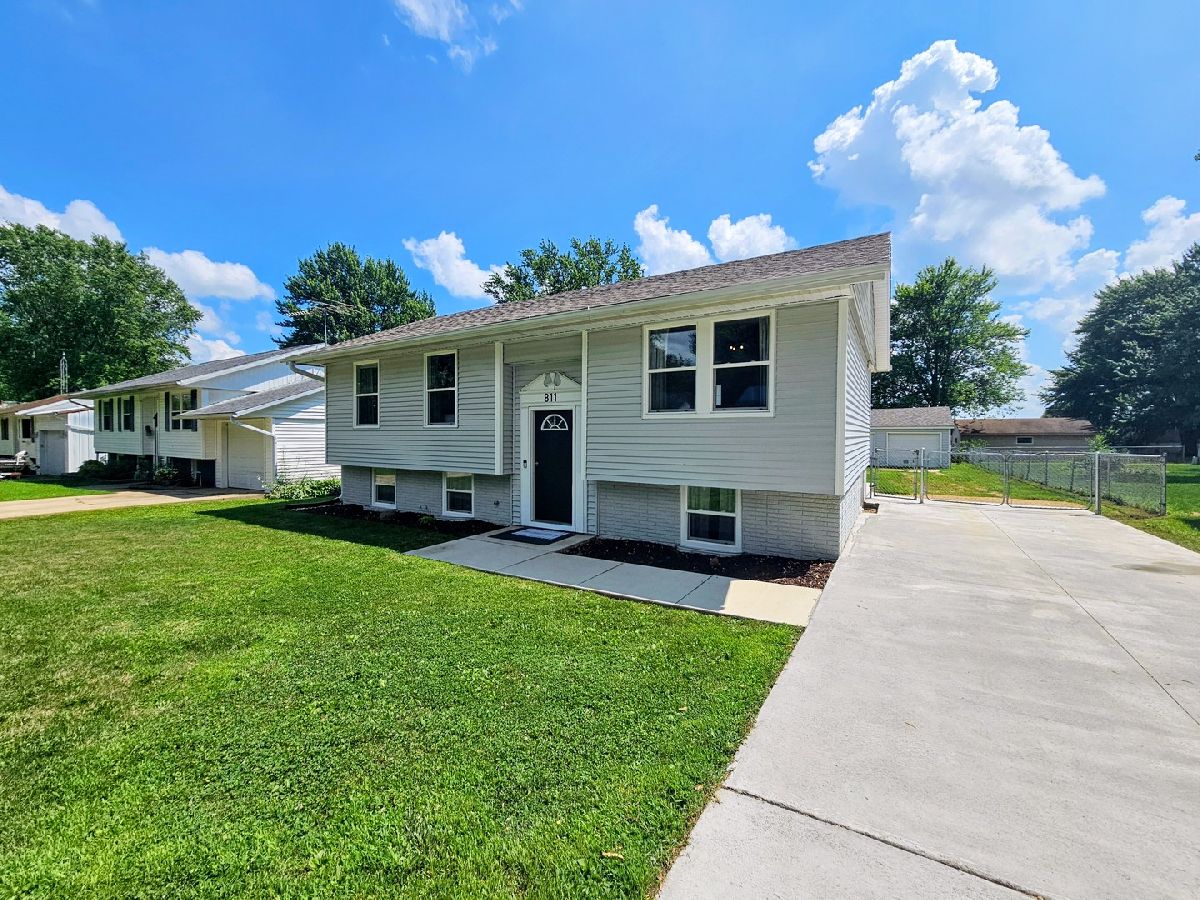  Sold Lena Illinois, 811 Henson