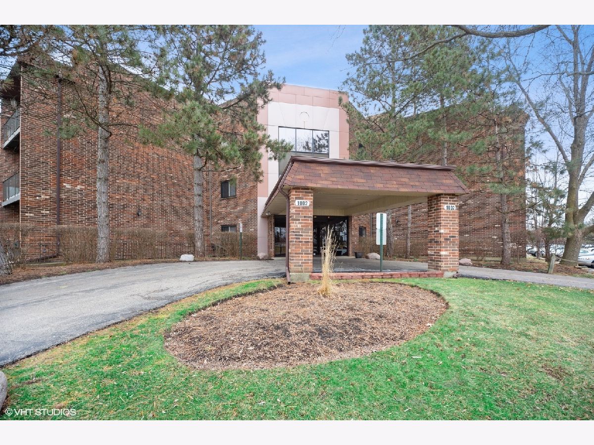  Rented Glenview Illinois, 1002 Castilian