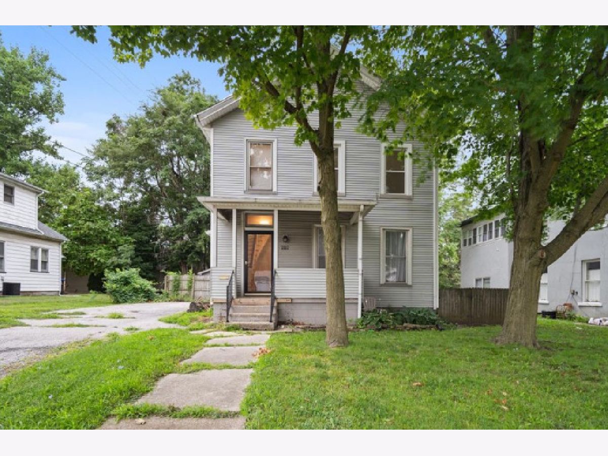 Homes & Condos & Townhomes For Sale South Hill Bloomington Illinois, 707 Center Street
