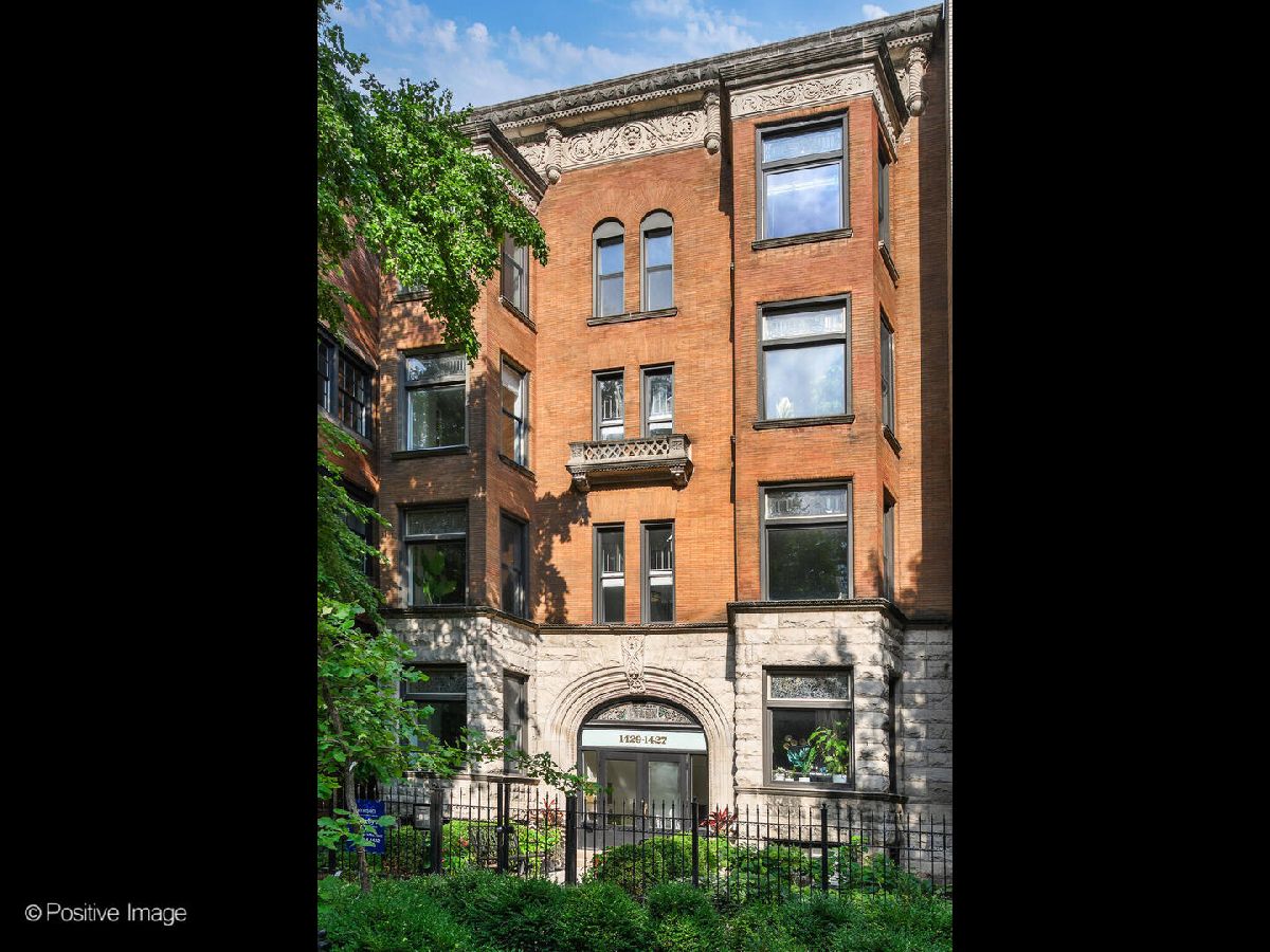 Condos & Townhomes For Sale Cordova Chicago Illinois, 1429 Dearborn Street
