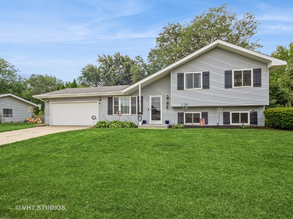 Homes & Condos & Townhomes For Sale Coventry Crystal Lake Illinois, 901 Aberdeen Drive