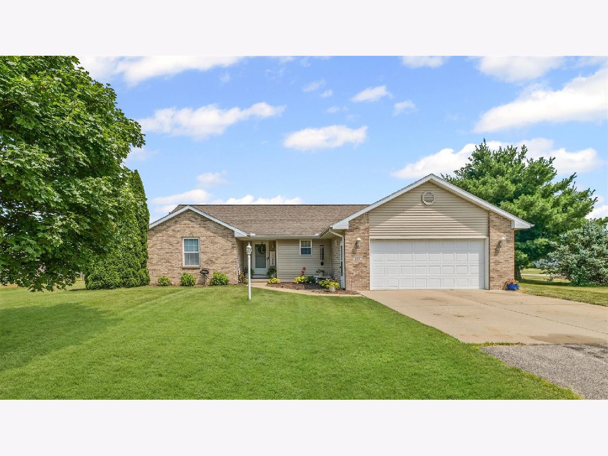  For Sale Sidney Illinois, 104 Wilsey Lane
