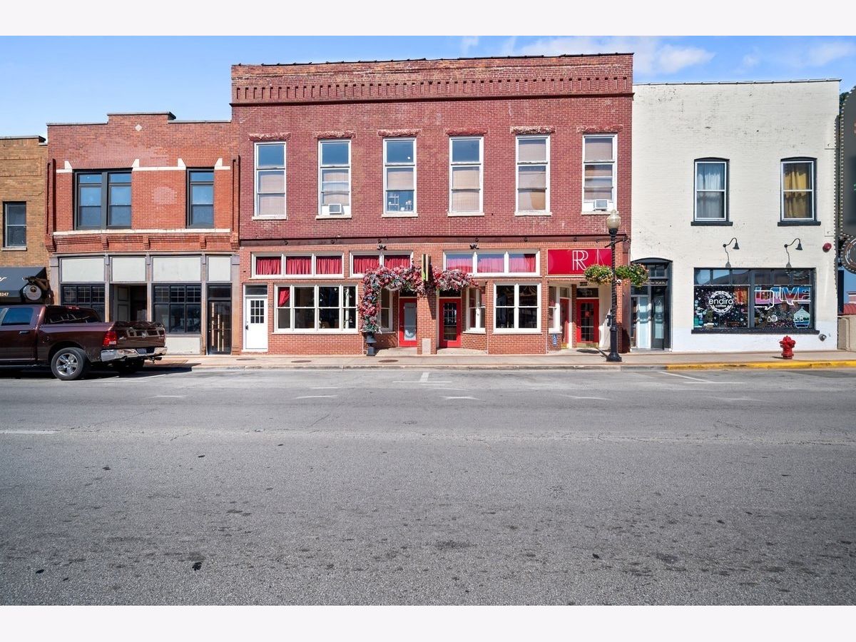  Rented Aurora Illinois, 33 W New York