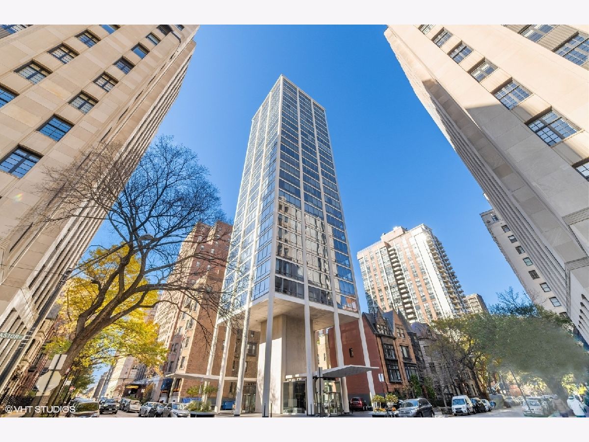  Rented Chicago Illinois, 1300 Astor