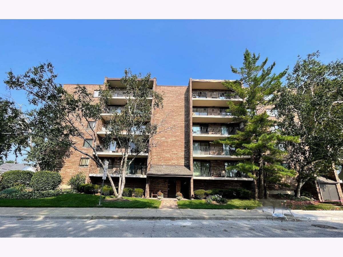  Sold Des Plaines Illinois, 555 Graceland