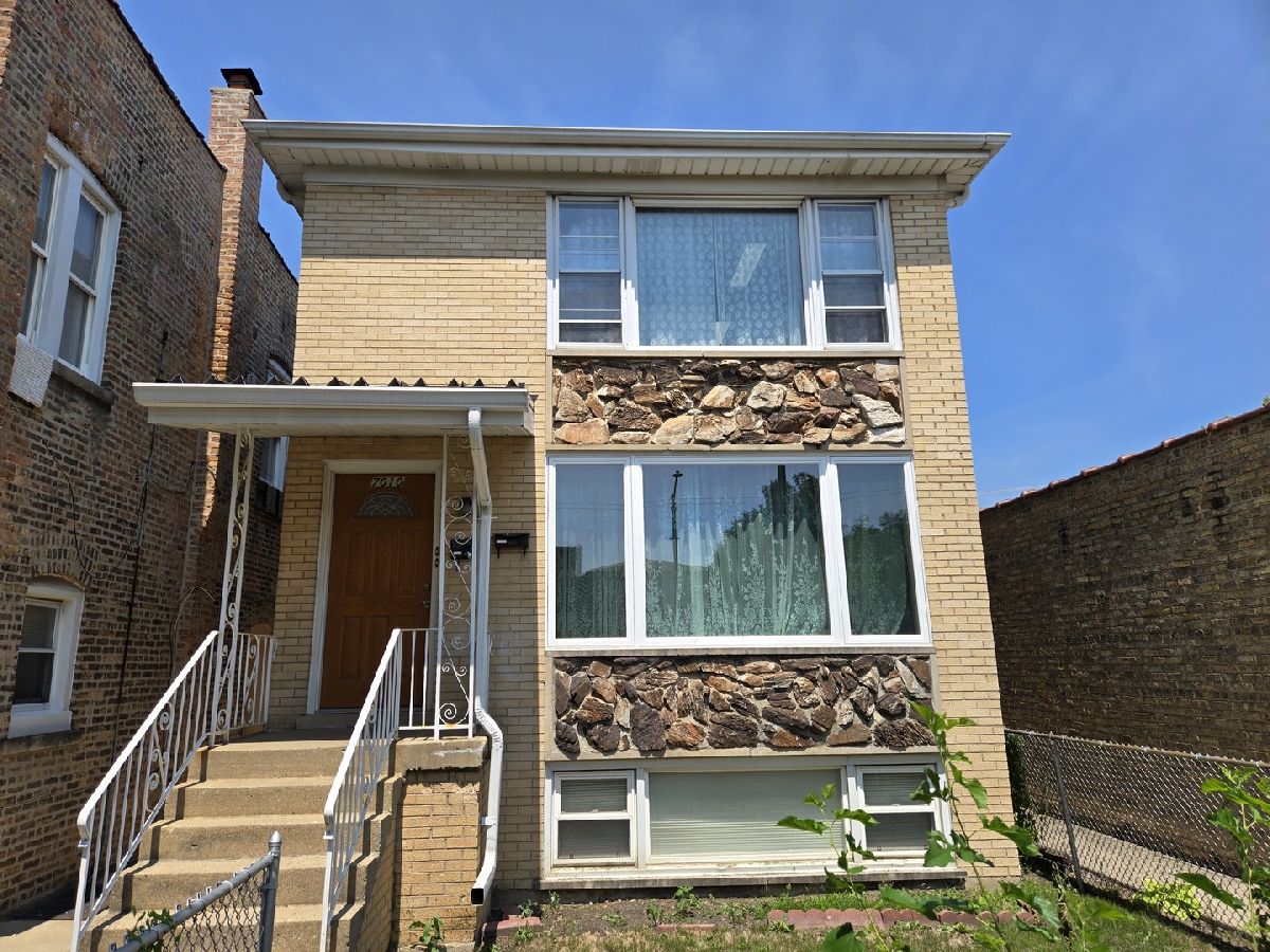 Rented Chicago Illinois, 7010 Diversey