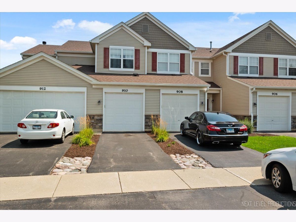  Rented Naperville Illinois, 910 Genesee