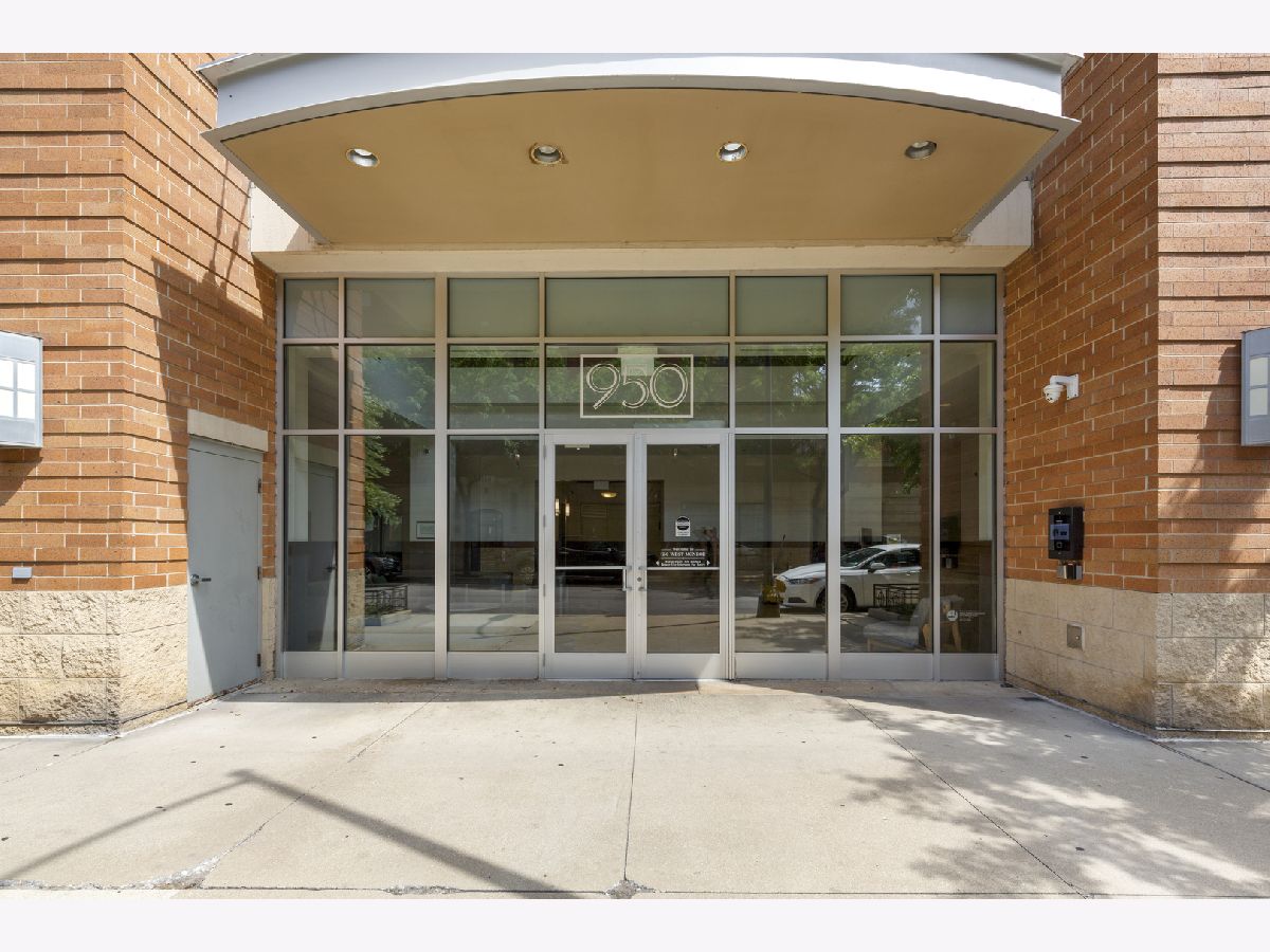  Rented Chicago Illinois, 950 Monroe