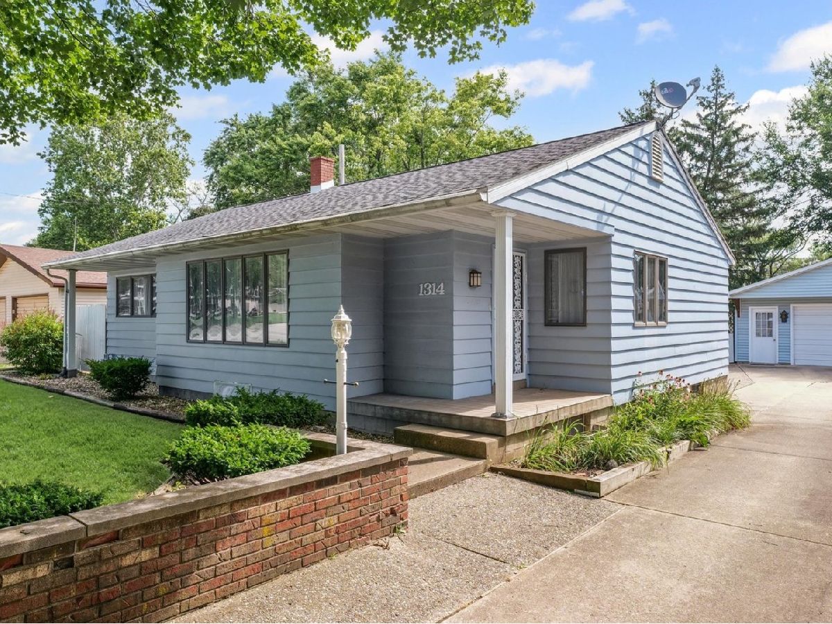 Homes For Sale Buena Vista Champaign Illinois, 1314 State Street