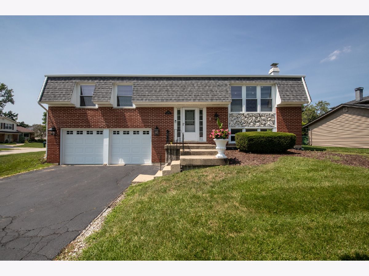 Homes For Sale Winston Grove Elk Grove Village Illinois, 1415 Worden Way