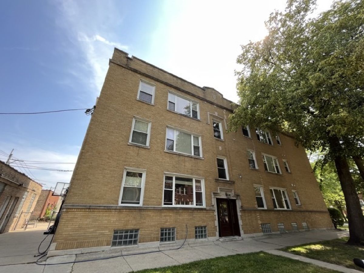 Homes & Condominiums For Rent Arcadia Terrace Chicago Illinois, 2553 Ardmore