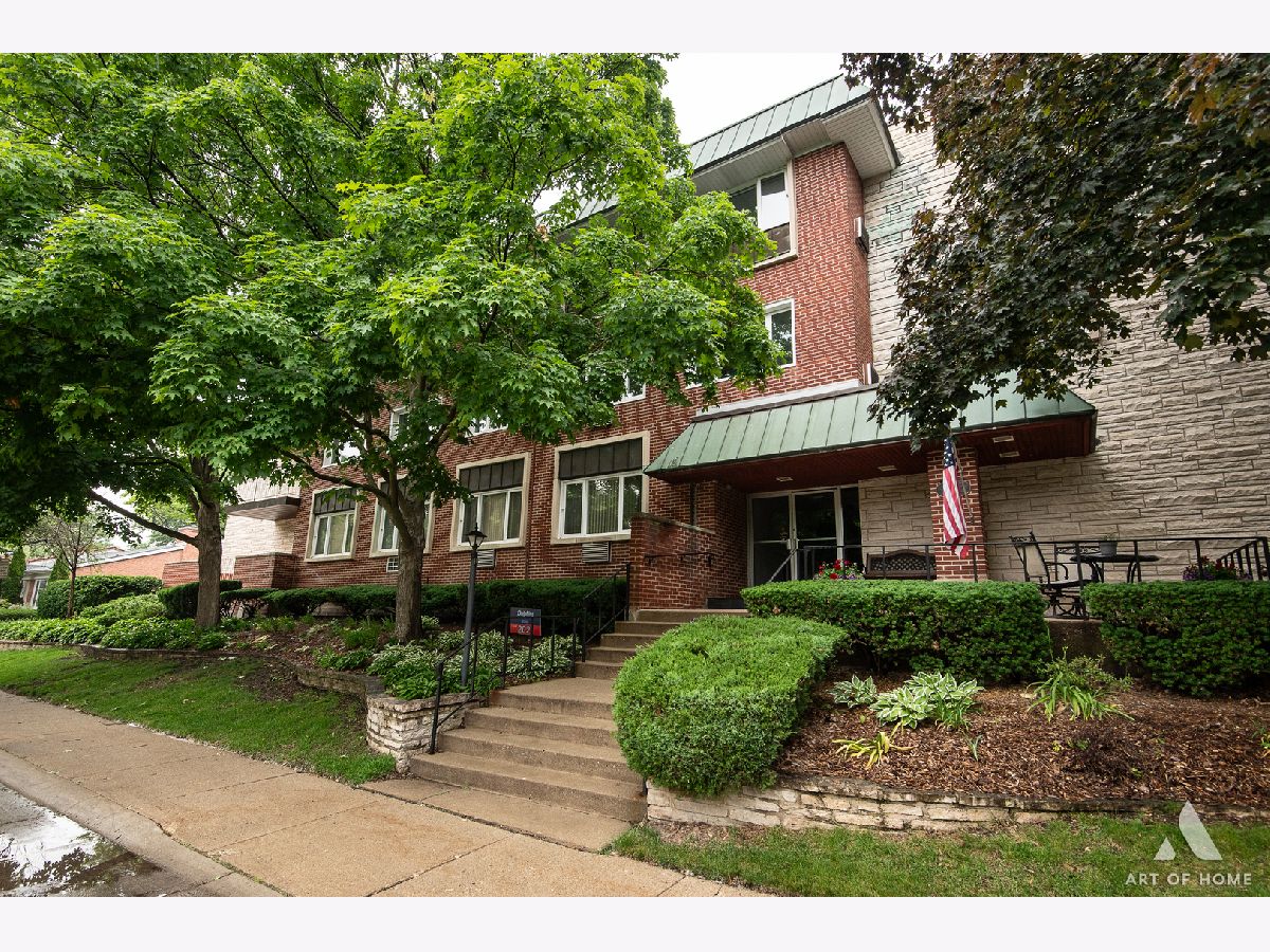 Townhomes & Condos & Homes For Sale Regent Park Arlington Heights Illinois, 101 Peartree Lane