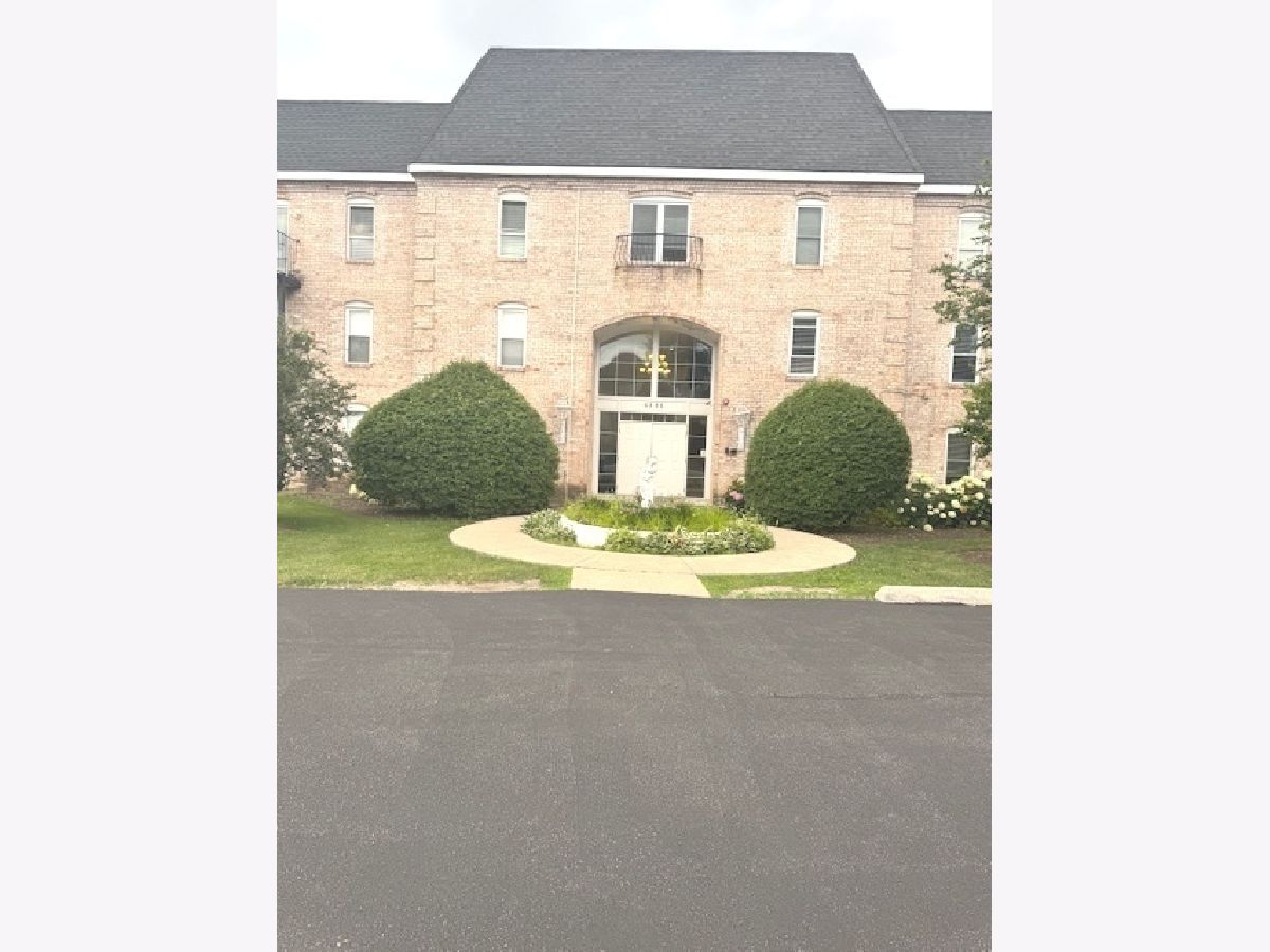  Rented Rolling Meadows Illinois, 5201 Carriageway