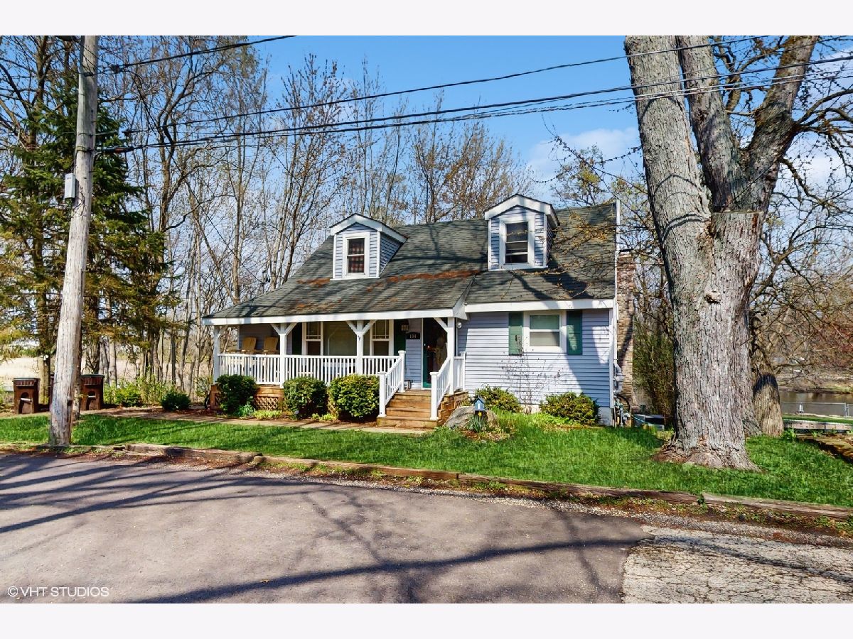  For Sale Port Barrington Illinois, 104 Channel Drive