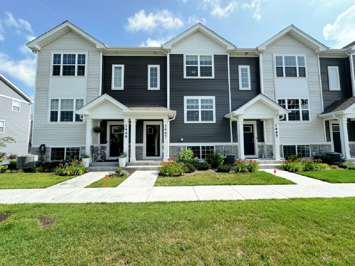 For Rent Pingree Grove Illinois, 1447 Yosemite