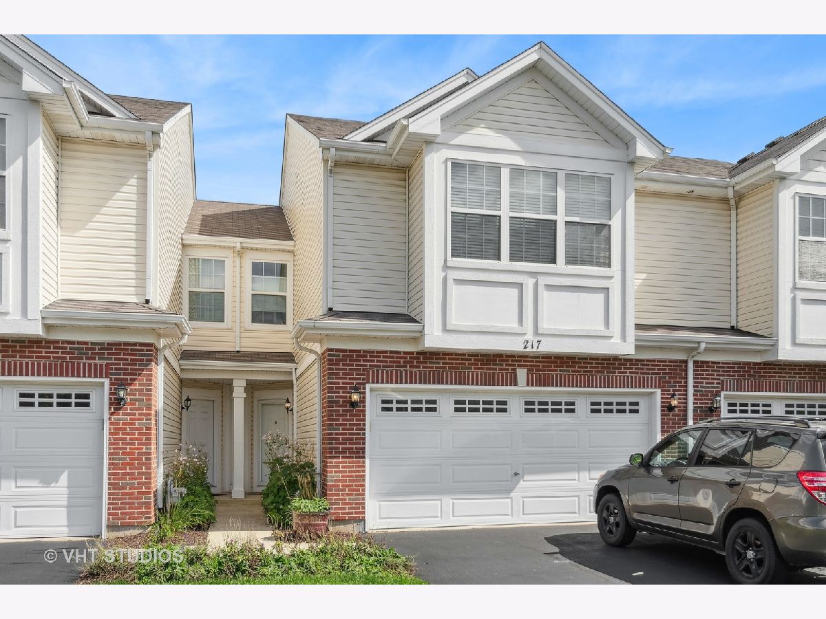Townhomes & Condos Rented Creekside Romeoville Illinois, 217 Alder Creek