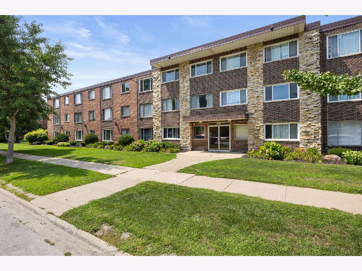 Condominiums For Sale Westedge Oak Lawn Illinois, 10210 Washington Avenue