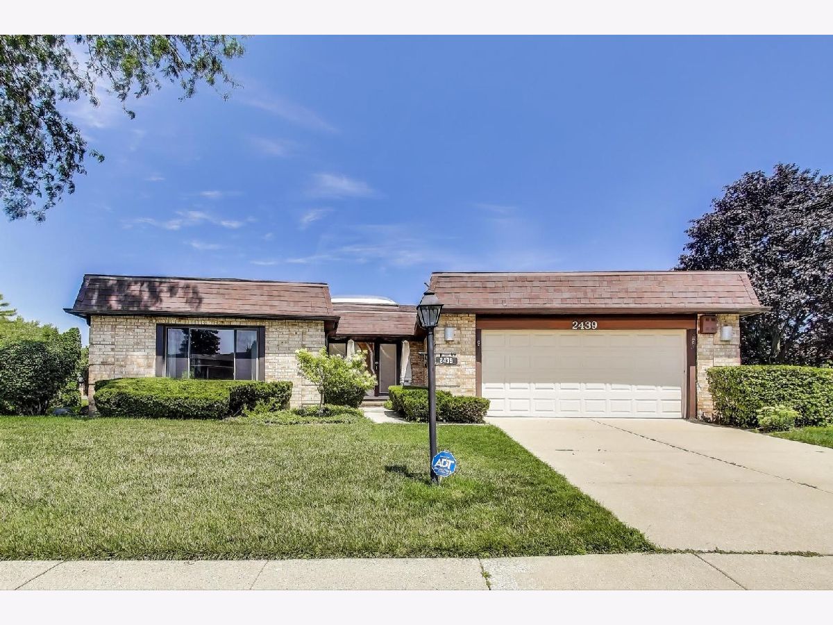 Homes For Sale Villas West Northbrook Illinois, 2439 Greenwood Road