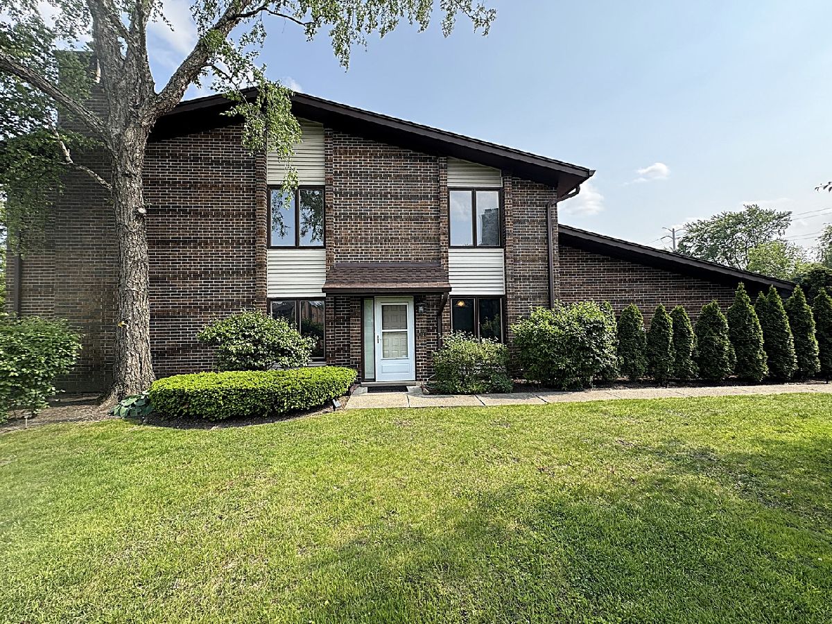Townhomes & Condos For Sale Manors Highland Park Illinois, 1097 Deerfield Place