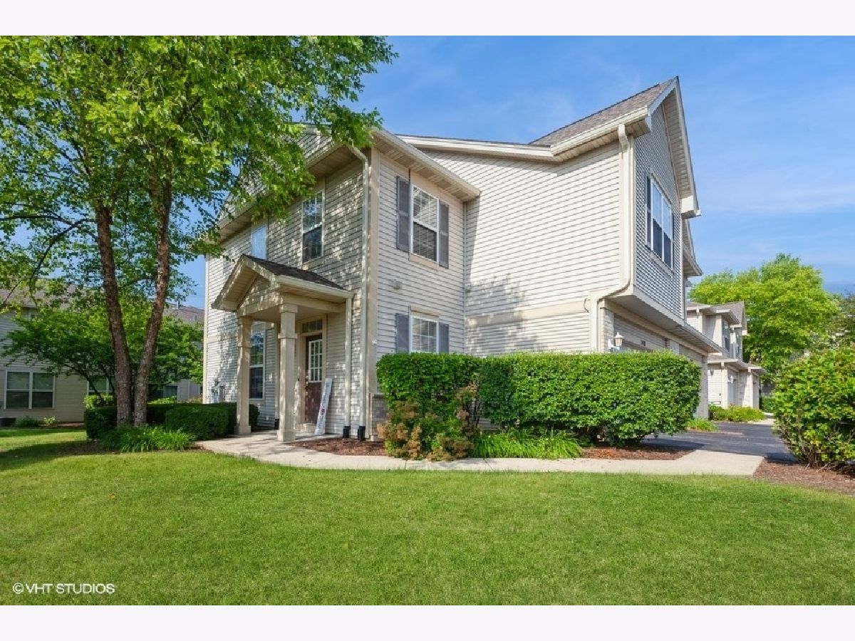Townhomes For Sale Summit Fields Aurora Illinois, 2401 Sunshine Lane