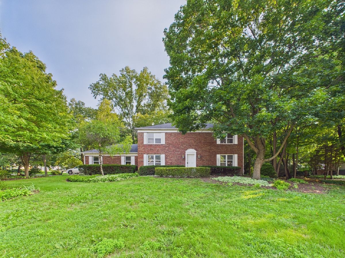 Homes & Condos & Townhomes For Sale Breton Manor Batavia Illinois, 1136 Pine Court