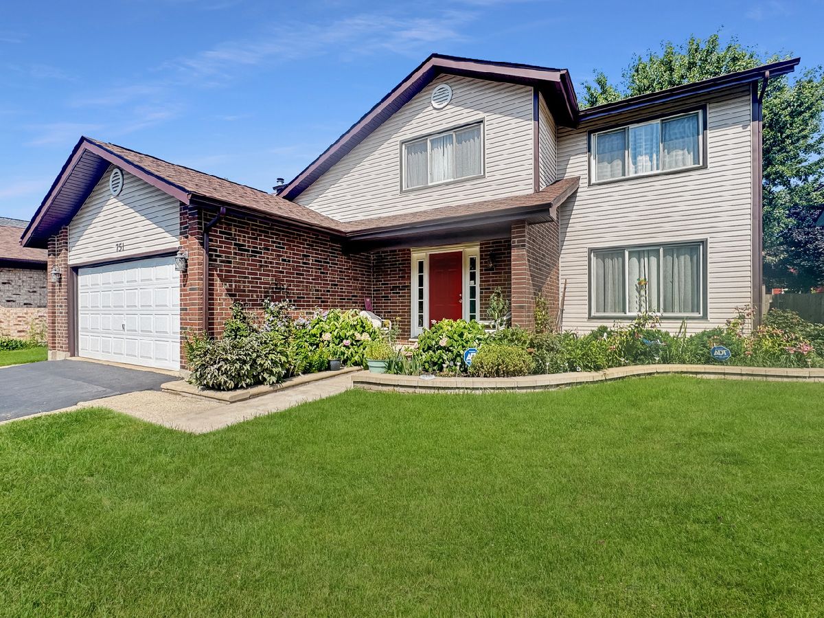 Homes For Sale Eastchester Wheeling Illinois, 751 Garth Road