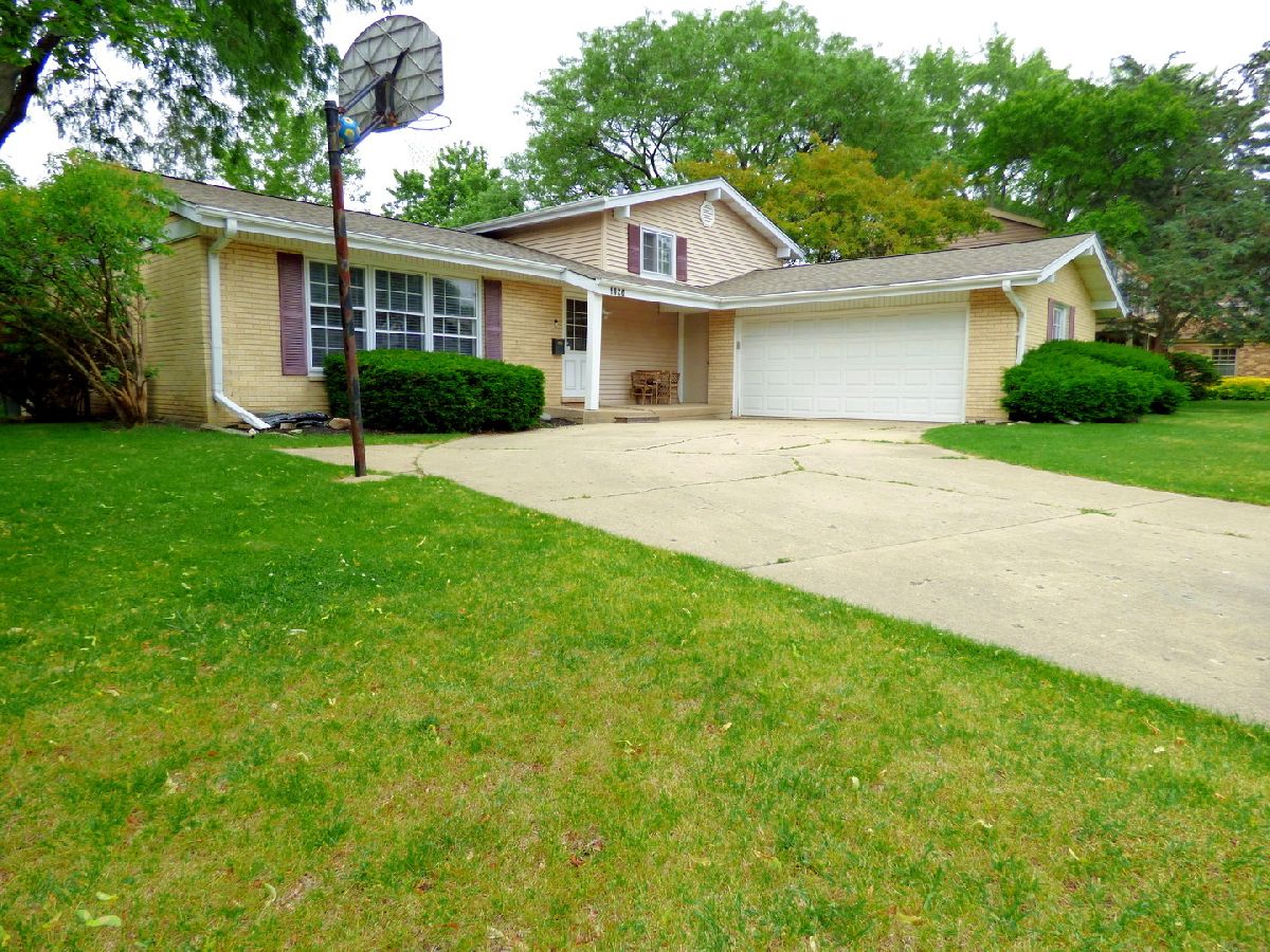 Condominiums & Homes Sold Lake Louise Palatine Illinois, 1420 Lake Louise