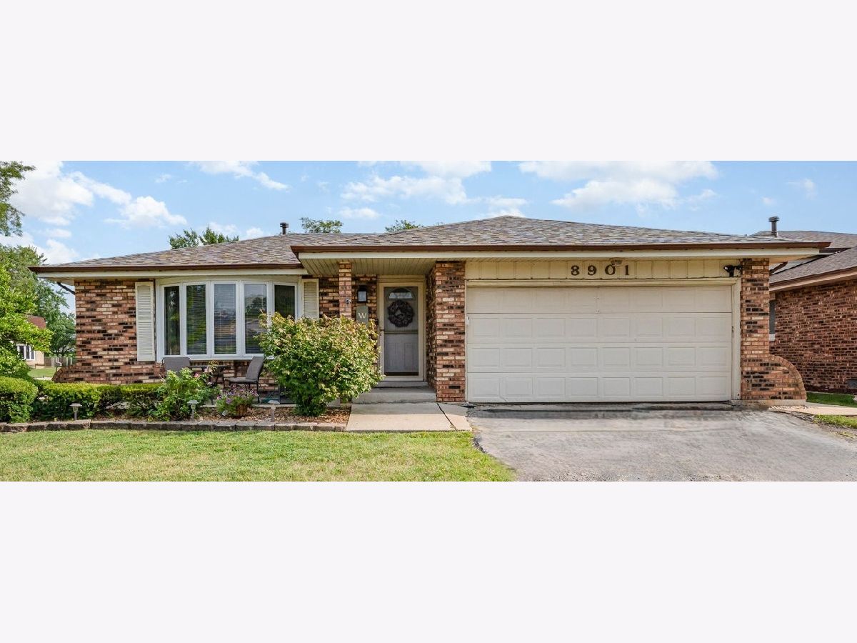  For Sale Orland Hills Illinois, 8901 Leslie Drive