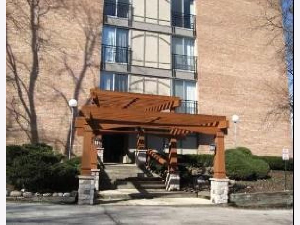  Rented Lisle Illinois, 5810 Oakwood