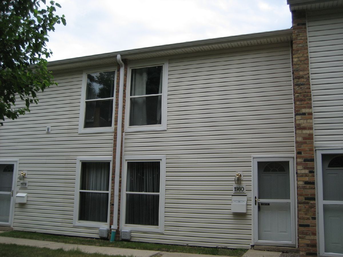 Townhomes & Condos Rented Huntington Club Hoffman Estates Illinois, 1980 Huntington