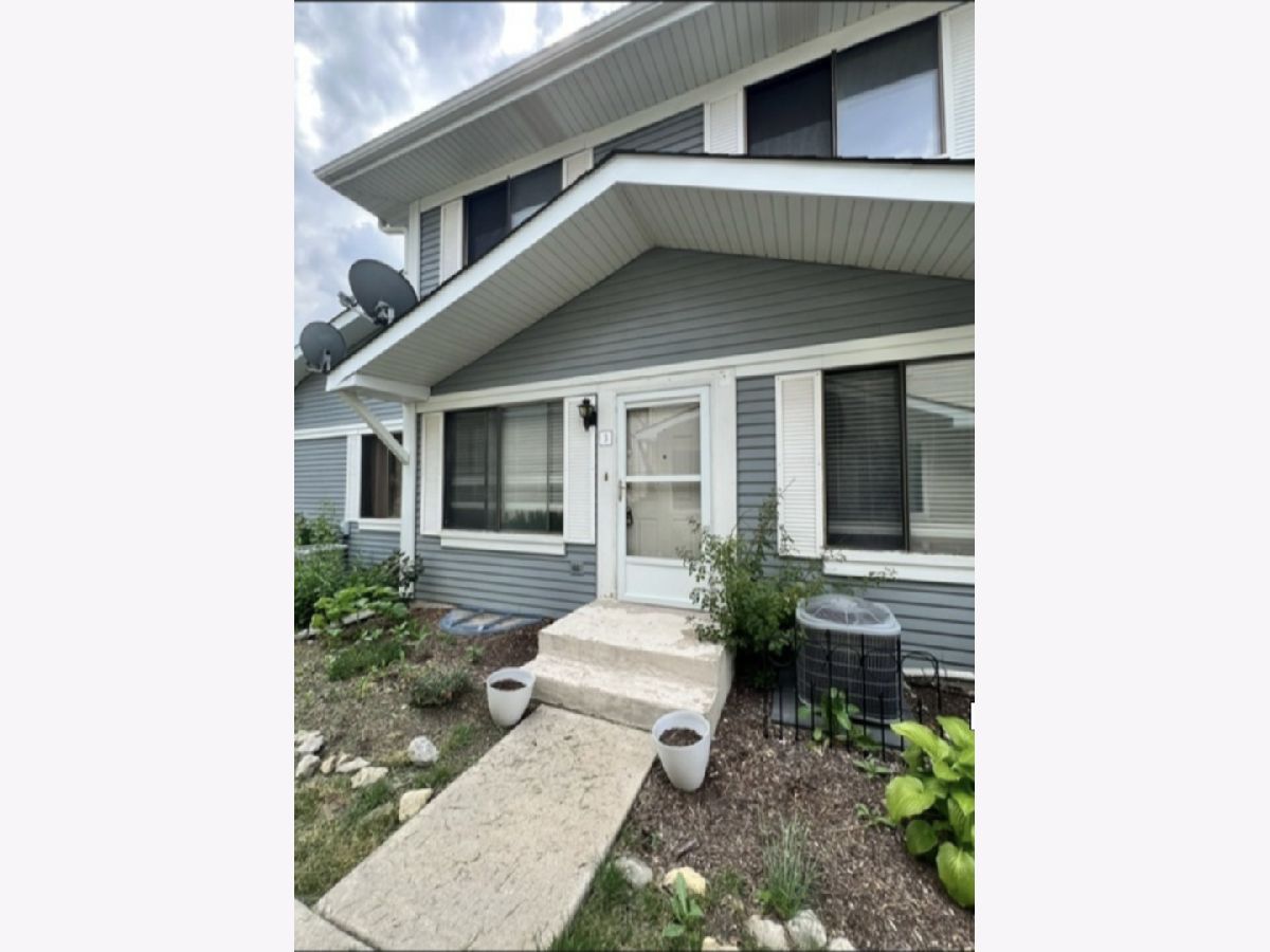  Rented Warrenville Illinois, 2S763 Winchester