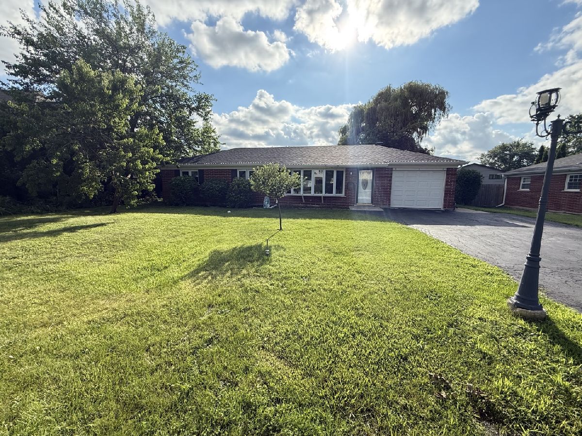  Rented Glenview Illinois, 1124 Castle