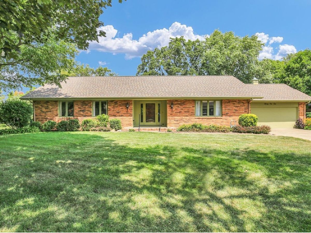 Homes & Condominiums Sold Lincolnshire Fields Champaign Illinois, 3110 Meadow Brook