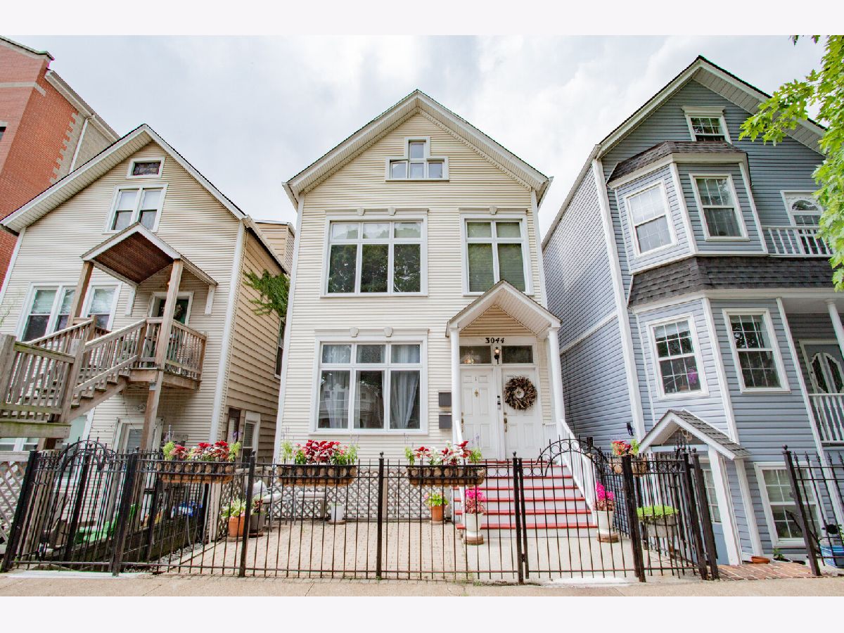 Rented Chicago Illinois, 3044 Leavitt