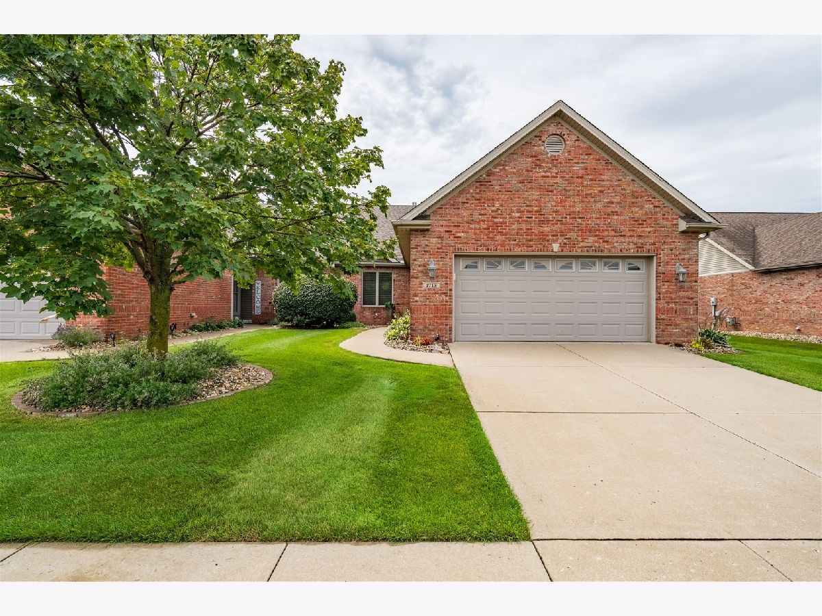 Condos & Townhomes & Homes For Sale Dunraven Bloomington Illinois, 1713 Dunraven Road