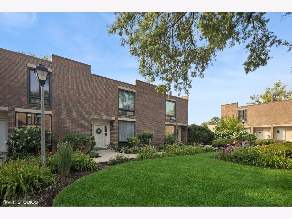 Townhomes & Condos For Sale Atrium Elmhurst Illinois, 14 Birch Tree Court