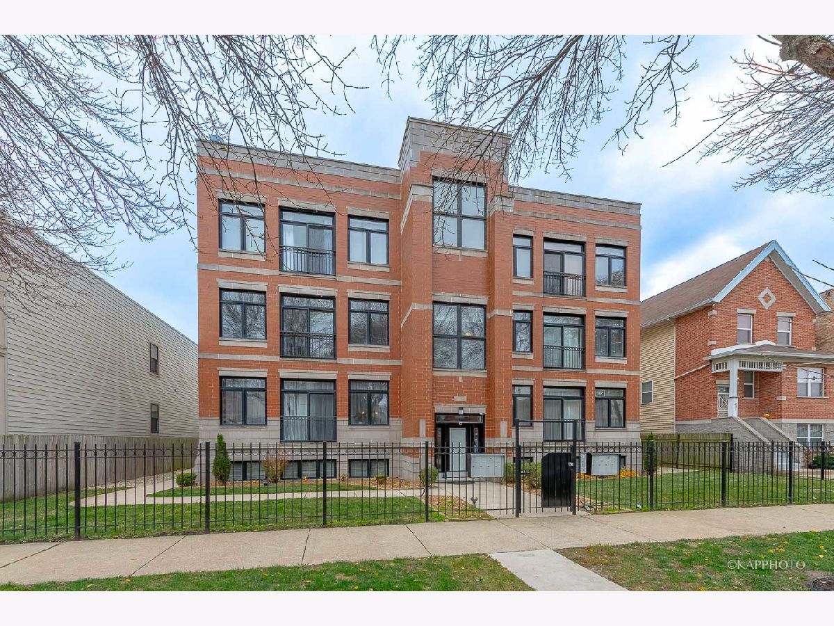 Rented Chicago Illinois, 633 Bowen