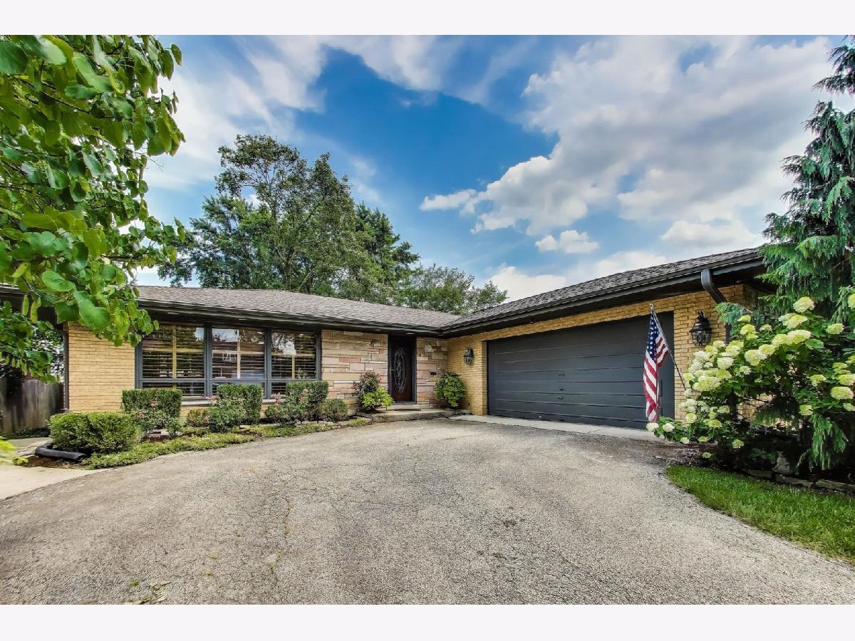  For Sale Clarendon Hills Illinois, 275 Stonegate Road