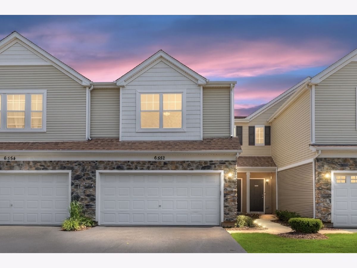 Townhomes & Condos Sold Silverstone Lake Carpentersville Illinois, 6552 Marble