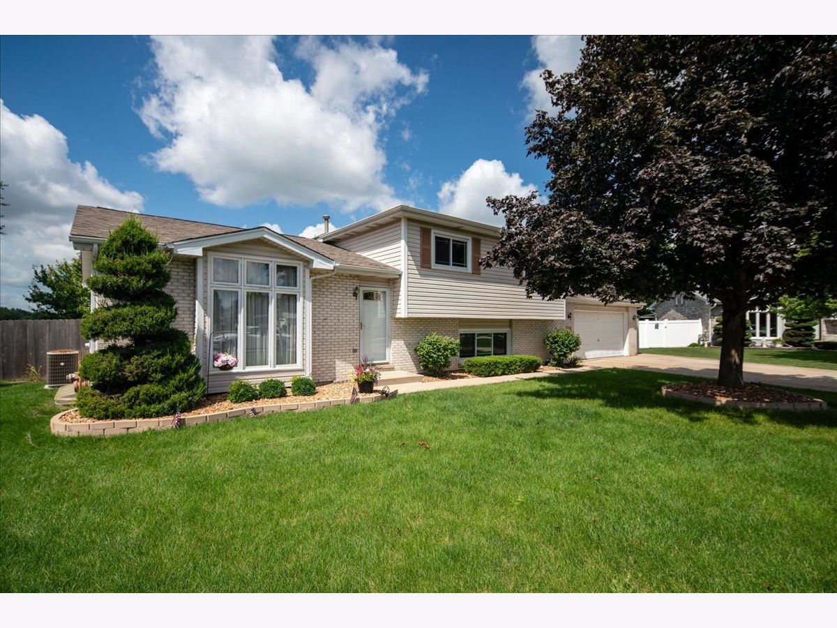  For Sale Crest Hill Illinois, 2533 Waterford Drive