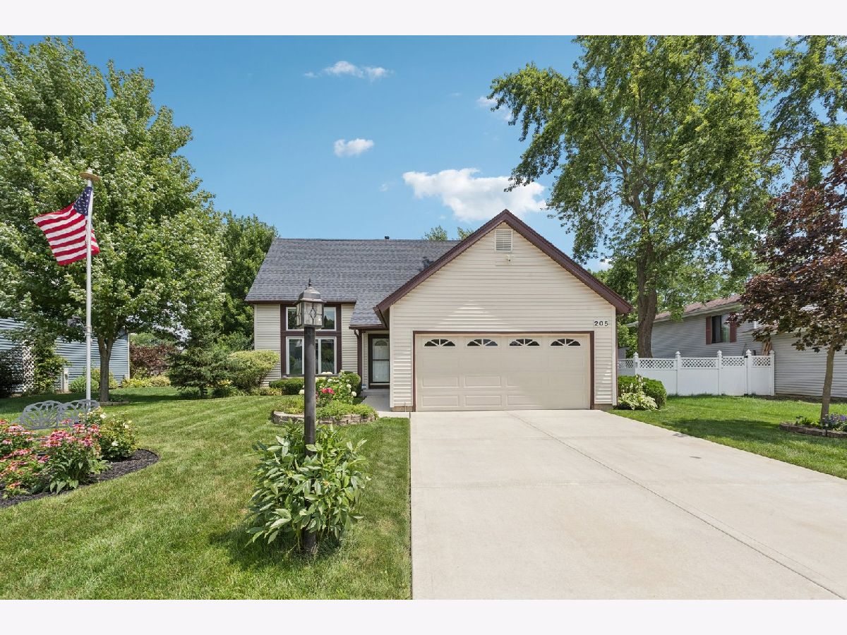 Condominiums & Homes For Sale Brookside Streamwood Illinois, 205 Plymouth Drive