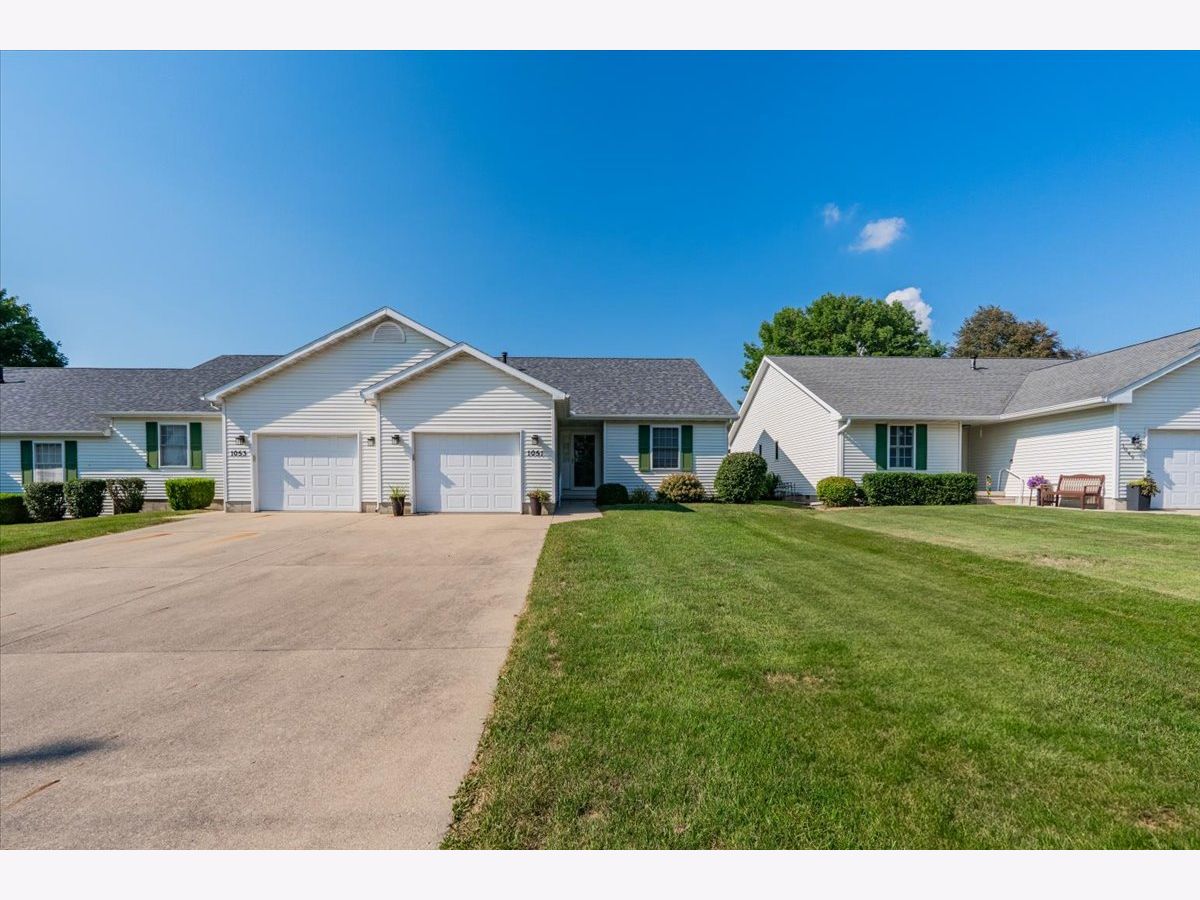  For Sale Clinton Illinois, 1051 Kleemann Drive