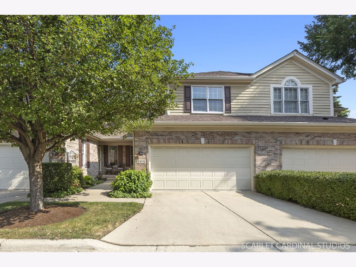 Townhomes For Sale Kingsbrook Wheaton Illinois, 1919 Kingsbrook Court