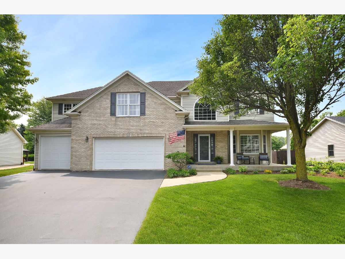Homes & Townhomes For Sale Country Hills Yorkville Illinois, 708 Clover Court