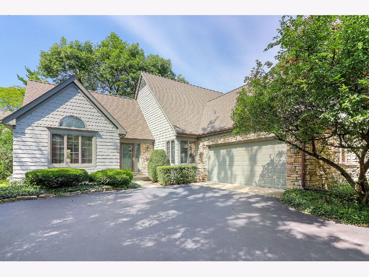 Townhomes & Condos & Homes For Sale Woodlands Darien Illinois, 1048 Woodbine Lane