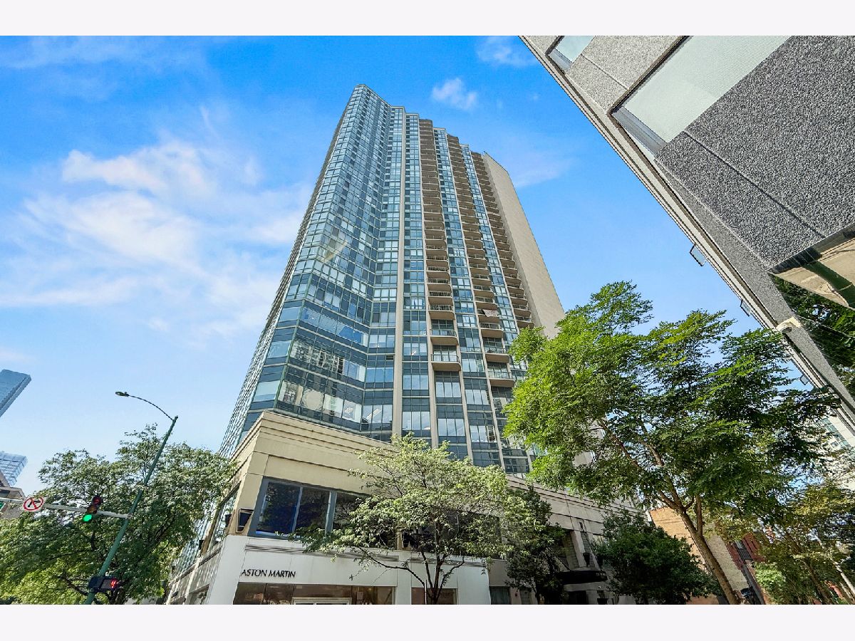 Condominiums Sold Gold Coast Galleria Chicago Illinois, 111 Maple
