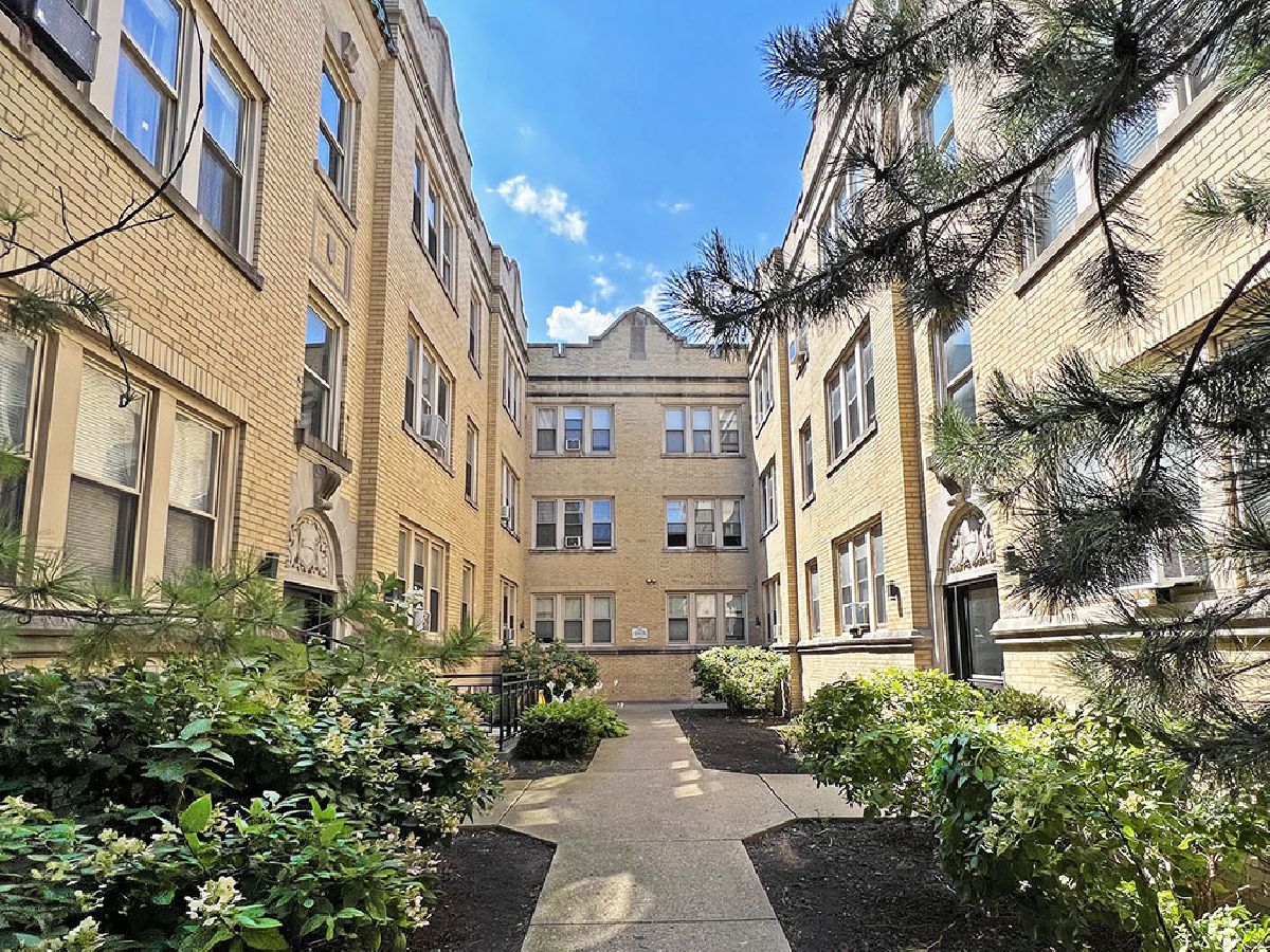 Rented Chicago Illinois, 2410 Kilbourn