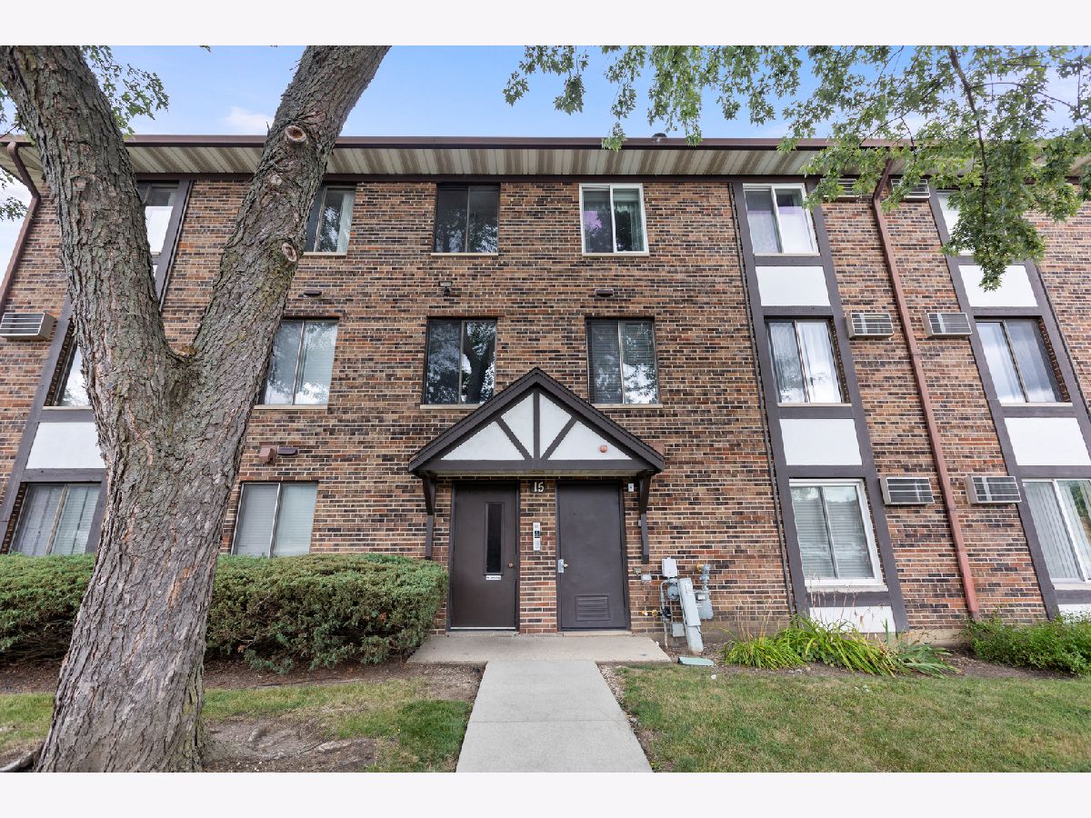 Condominiums Sold Century Park Vernon Hills Illinois, 15 Timber