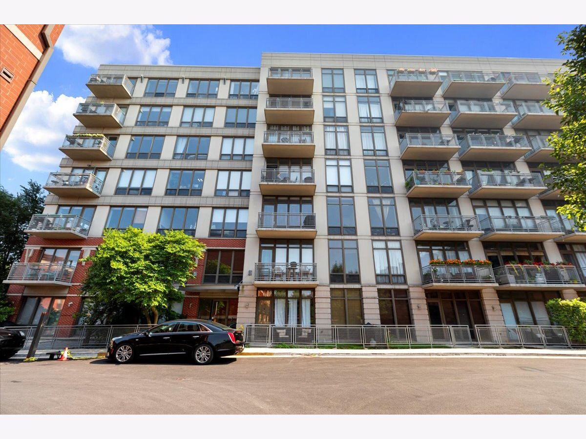 Townhomes & Condos Rented River Village Chicago Illinois, 1000 Kingsbury